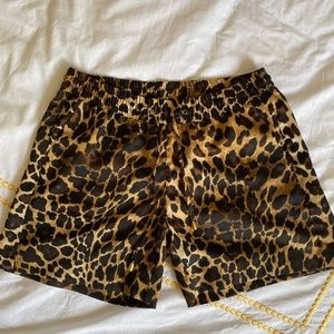 Leopard print shorts with gold details